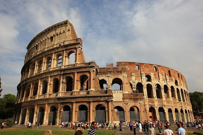 into-the-colosseum-guided-tour-with-palatine-hill-roman-forum-3