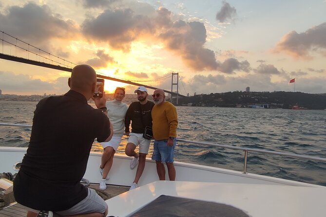 istanbul-sunset-cruise-with-luxury-yacht-on-bosphorus