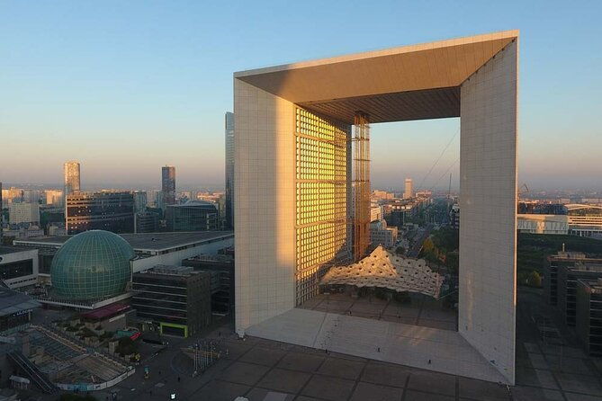 la-defense-private-transfer-to-airport-or-central-paris