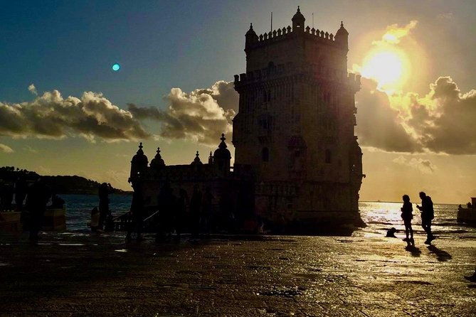 lisbon-by-night-up-to-6-people-private-tour