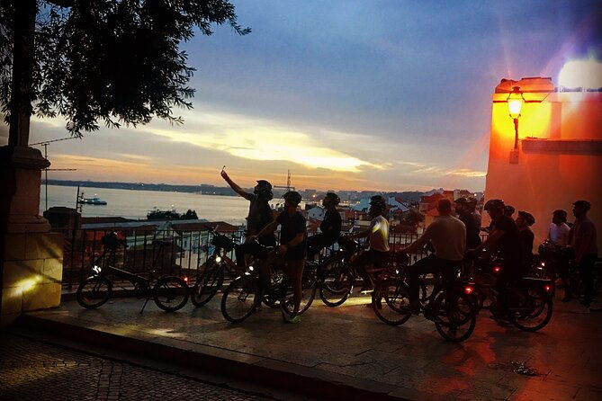 lisbon-tour-by-night-with-electric-bikes