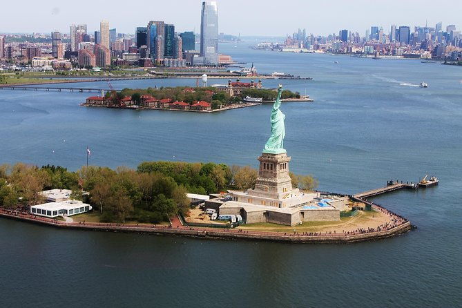 lower-manhattan-tour-with-statue-of-liberty-view