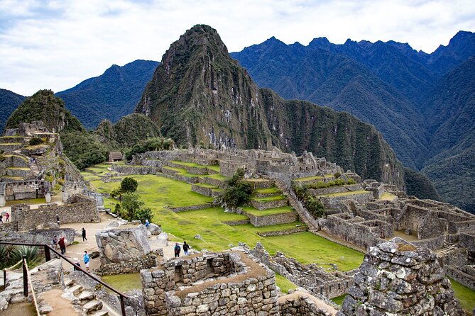 machu-picchu-full-day-group-services