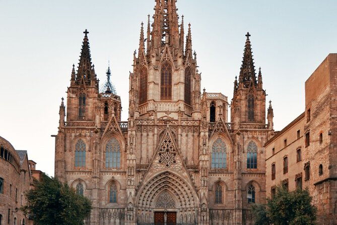 max-6-people-full-day-tour-barcelona-sagrada-familia-parc-guell-2