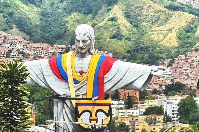 medellin-communal-tour-13-with-snacks-and-your-own-graffity