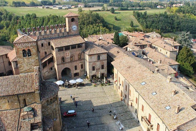 medieval-villages-tour-cremona-stradivaris-town-from-milan