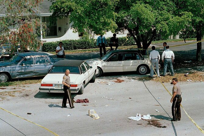 miami-beach-crime-scandals-walk-tour-with-crime-buff-private