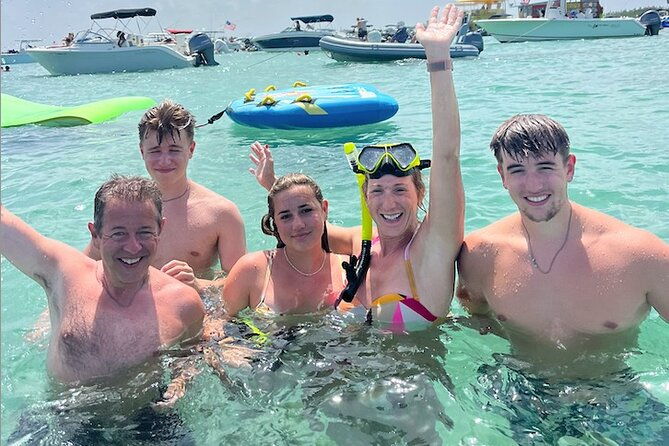 miami-beach-luxury-yacht-adventure-explore-stunning-coastline-2