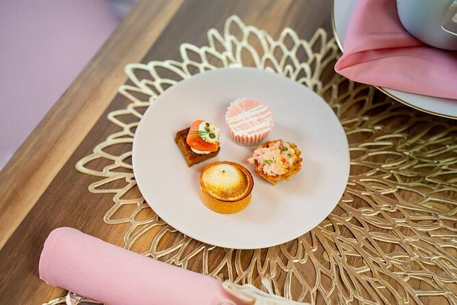 mobile-tea-room-experience-in-new-york-2