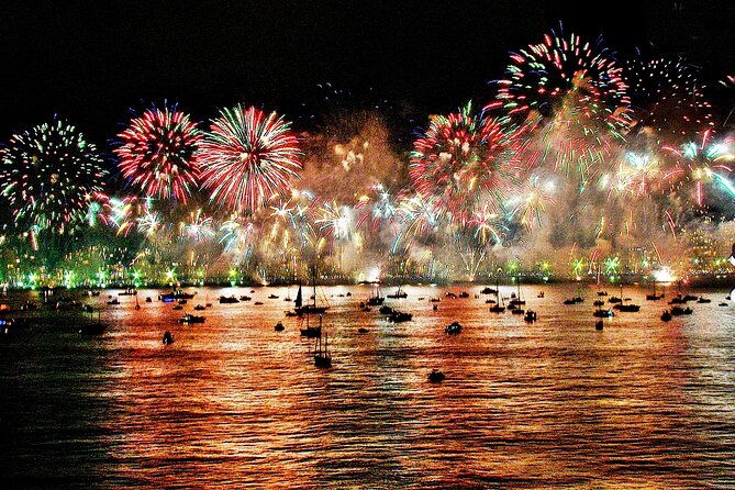 new-years-eve-on-a-sailboat-with-fireworks-display-in-lisbon