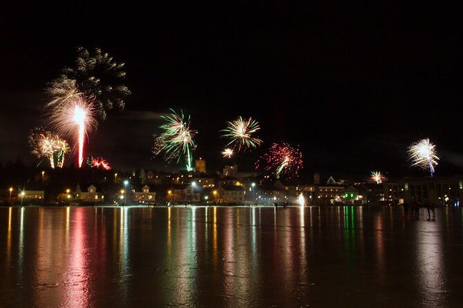 new-years-fireworks-by-boat-from-reykjavik-2