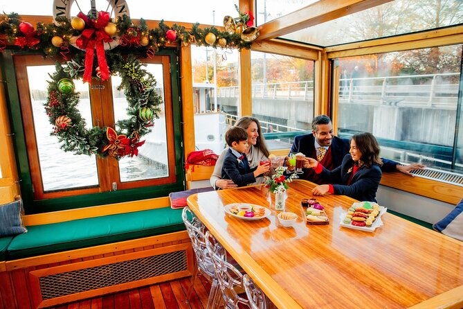 new-york-city-holiday-brunch-cruise-on-classic-boat
