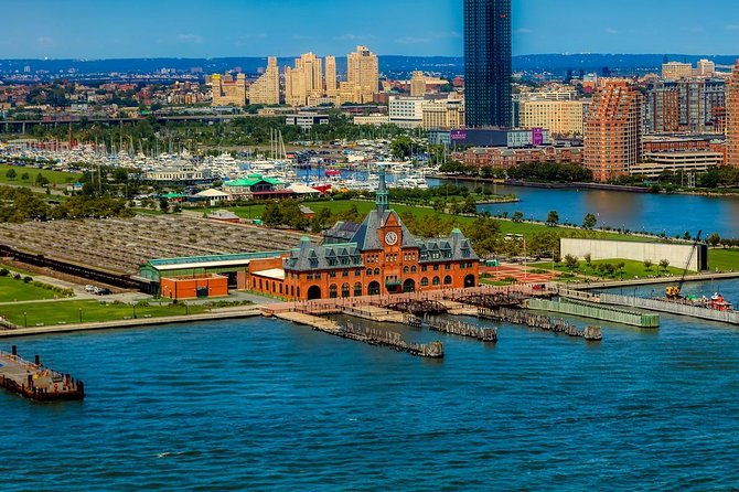 new-york-city-skyline-and-statue-of-liberty-cruise