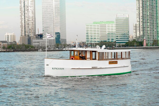 New York City Sunset Cocktail Cruise on Small Yacht