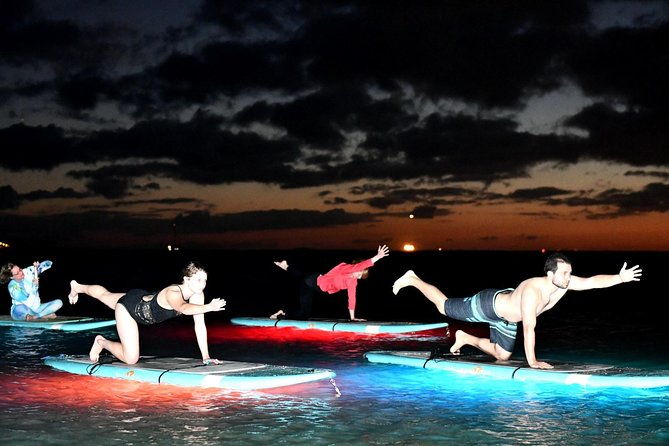 night-sup-yoga-in-honolulu-hawaii