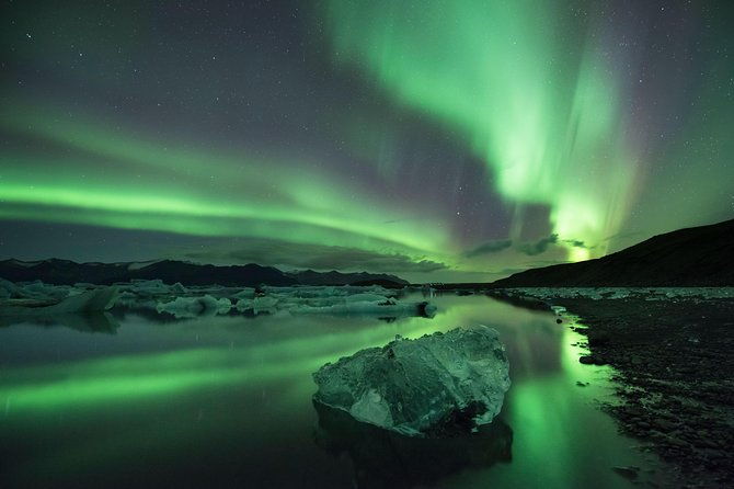 northern-lights-guided-bus-tour-from-reykjavik