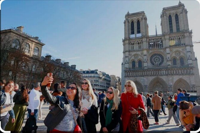 notre-dame-area-guided-tour-with-experienced-guide