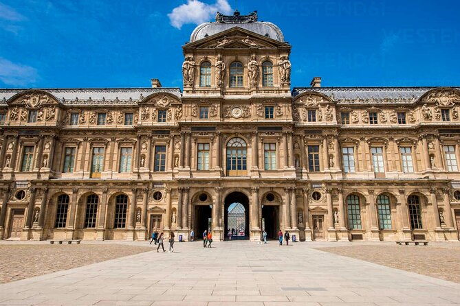 notre-dame-exterior-and-city-center-of-paris-with-local-guide-4