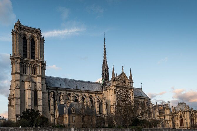 notre-dame-paris-outdoor-tour-with-crypt-entry