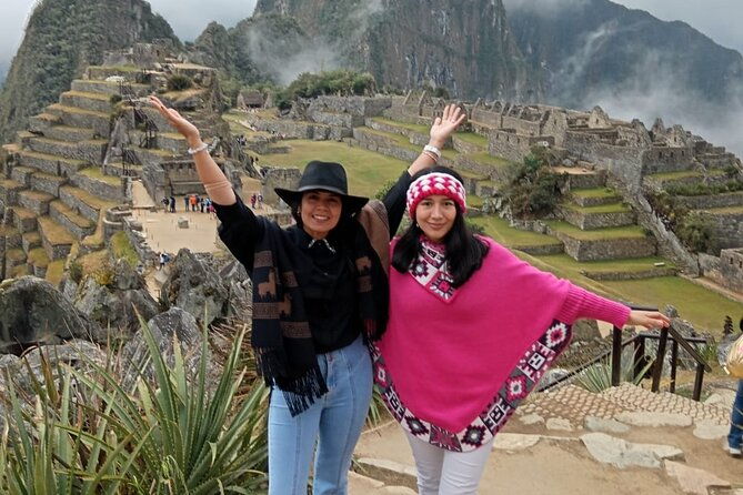 one-day-visit-to-machu-picchu-by-luxurious-vistadome-train