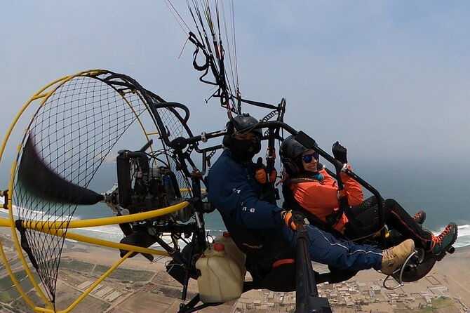 paragliding-flights-over-the-costa-verde-in-lima
