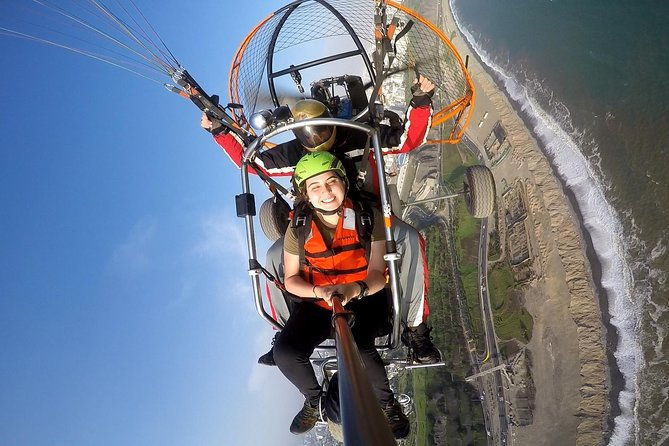 paragliding-in-lima-costa-verde
