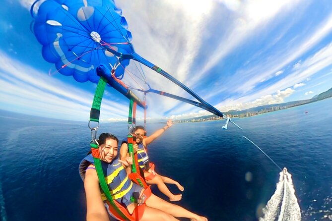 parasailing-in-waikiki-hawaii
