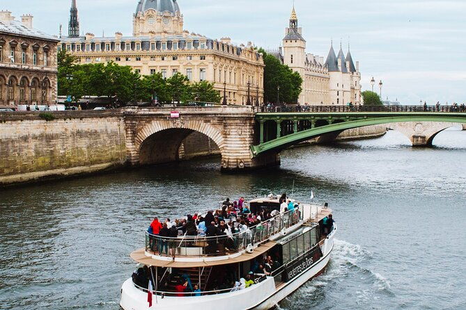 paris-one-hour-seine-river-cruise-with-recorded-commentary-2