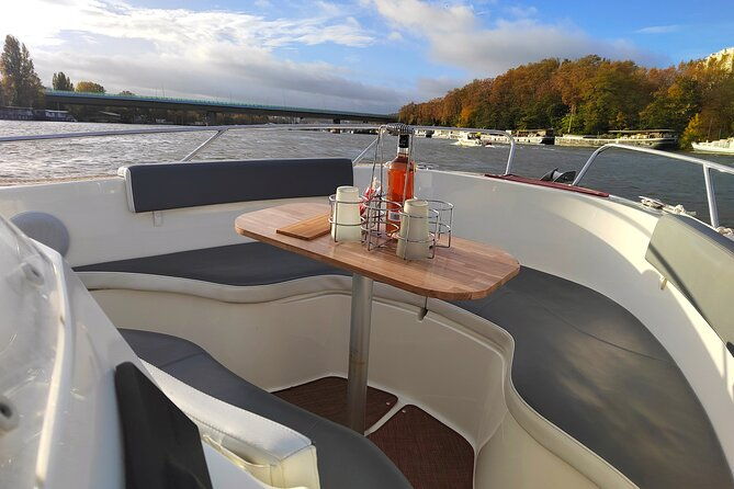 paris-private-seine-river-cruise-embark-near-eiffel-tower