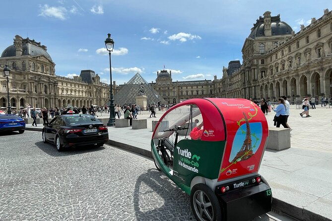 paris-private-sightseeing-guided-tour-by-electric-rickshaw