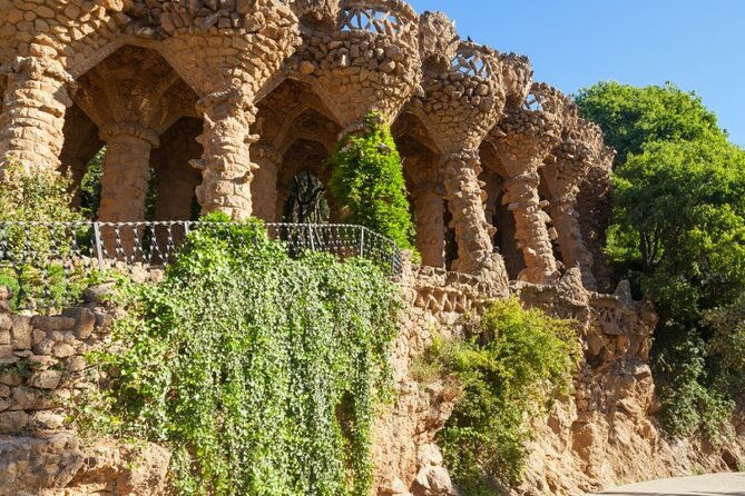 park-guell-gaudis-wonder-guided-tour-max-6-people-group-2