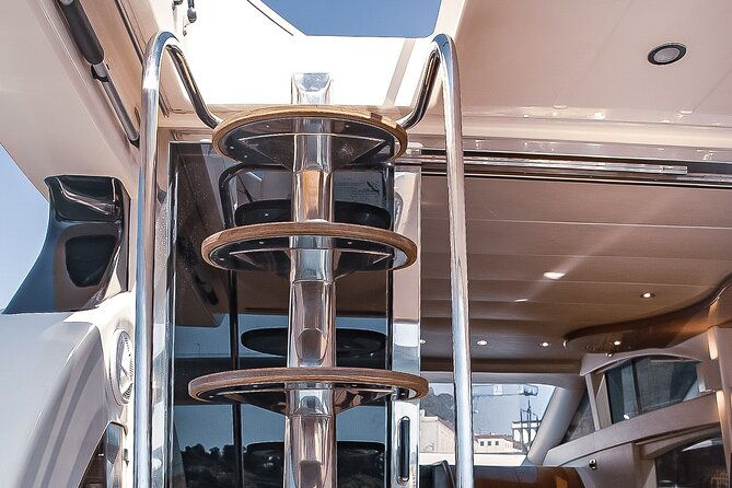 party-experience-4h-private-yacht-tour-in-the-city-of-porto