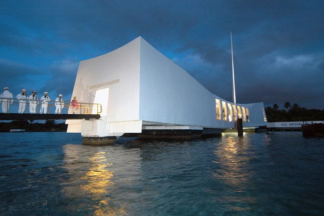 pearl-harbor-tour-arizona-memorial-and-uss-bowfin