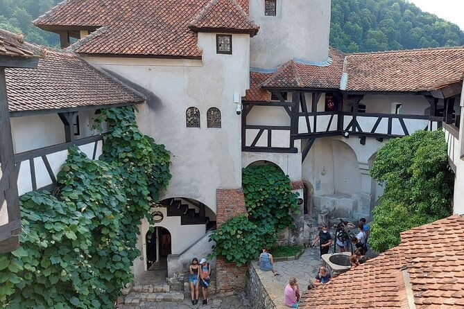 peles-castle-dracula-castle-and-brasov-old-town-private-tour-from-bucharest