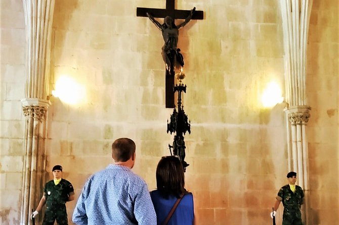 peniche-nazare-big-waves-batalha-monastery-tour-and-obidos