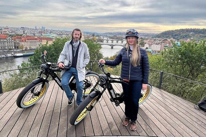 prague-on-stylish-retro-styled-e-bike-viewpoints-sightseeing