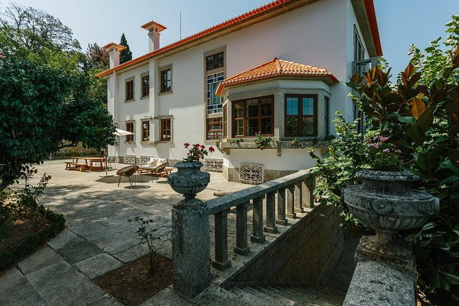 premium-private-douro-vinho-verde-tour-wine-tastings-lunch