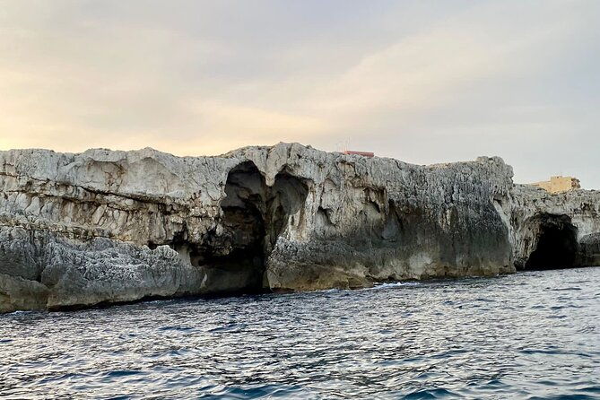 private-boat-tour-1h-ortigia-and-caves-with-tales-2