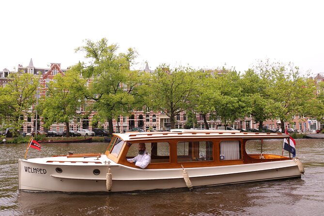 private-champagne-canal-cruise-in-amsterdam