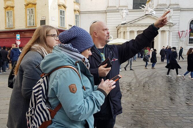 private-city-discovery-walk-historical-treasure-hunt