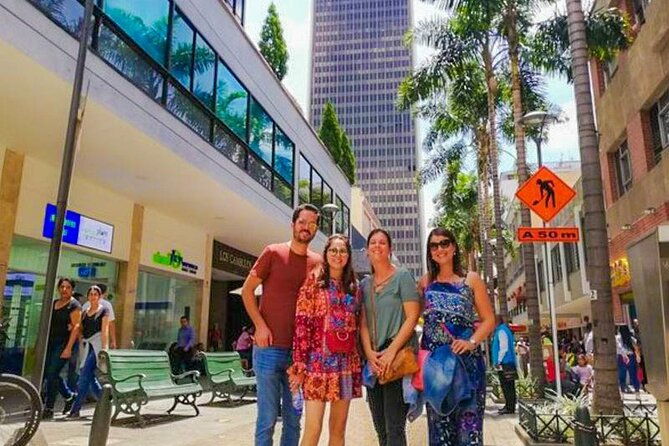 private-city-tour-medellin-with-comuna-13-tour