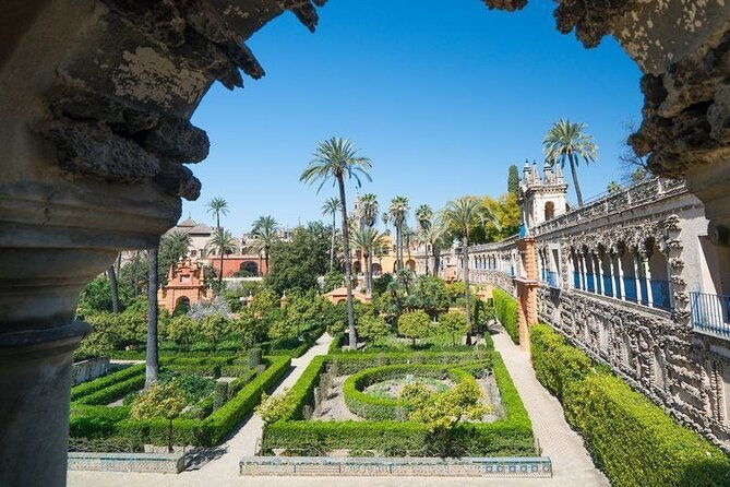 private-city-tour-with-breakfast-or-afternoon-coffee-in-alcazar-gardens