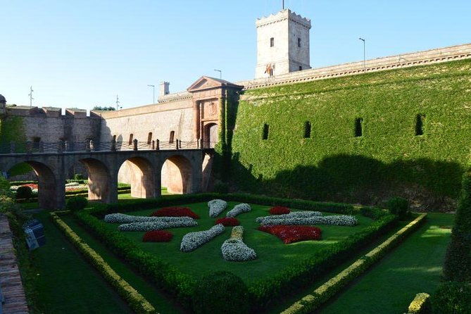 private-customized-barcelona-tour-by-mercedes-vip-bus-and-personal-expert-guide