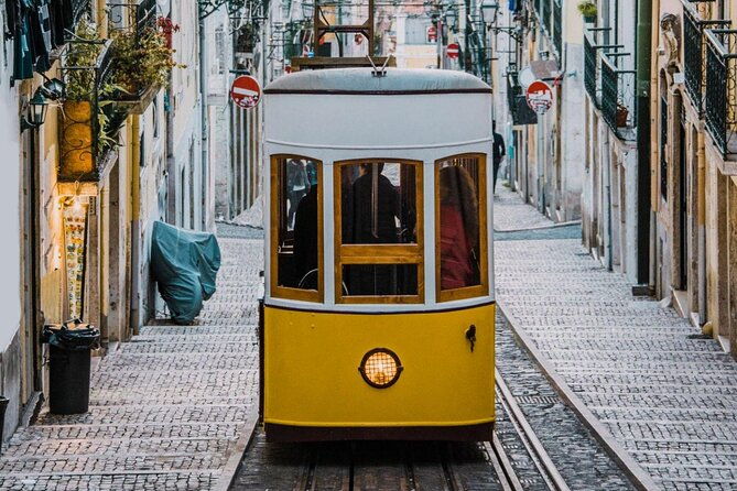 private-guided-walking-tour-in-lisbon