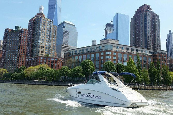 private-luxury-daytime-boat-tour-in-new-york-city-1-hour-2