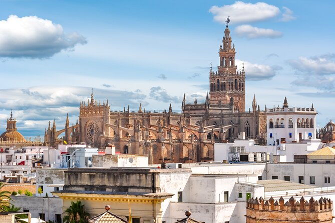 private-monumental-walking-tour-in-seville