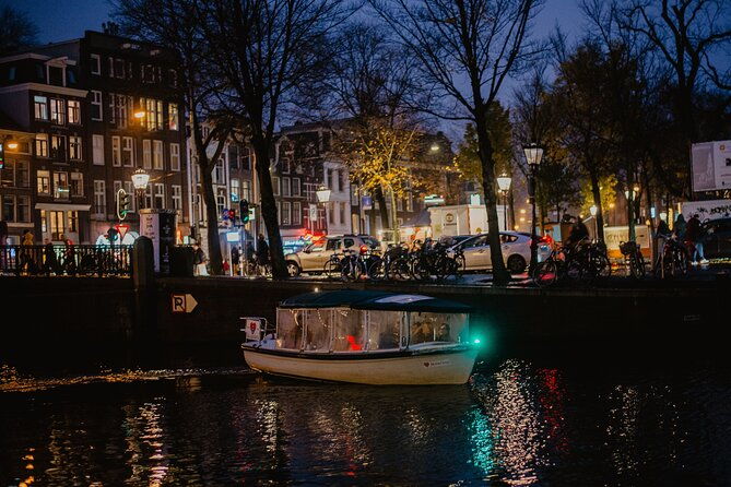 private-romantic-evening-canal-cruise-in-amsterdam