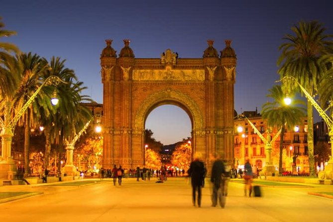 private-sightseeing-in-barcelona-by-night