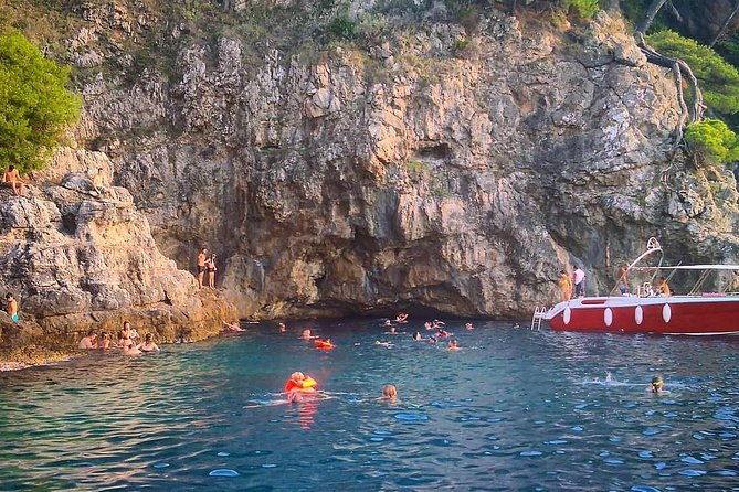 private-speedboat-tour-2