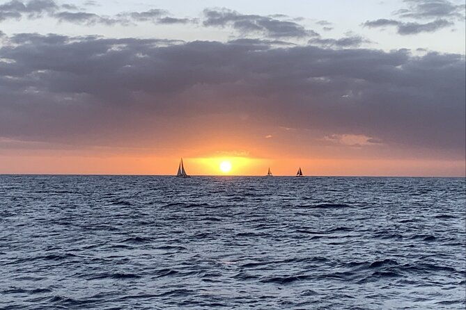 private-sunset-boat-cruise-in-waikiki-honolulu